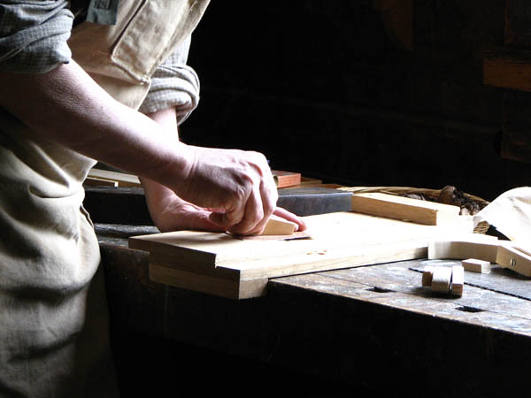 Nacemos de la influencia y formación  heredada en el sector de la <strong>carpintería de madera y ebanistería  en Olesa de Bonesvalls.</strong>